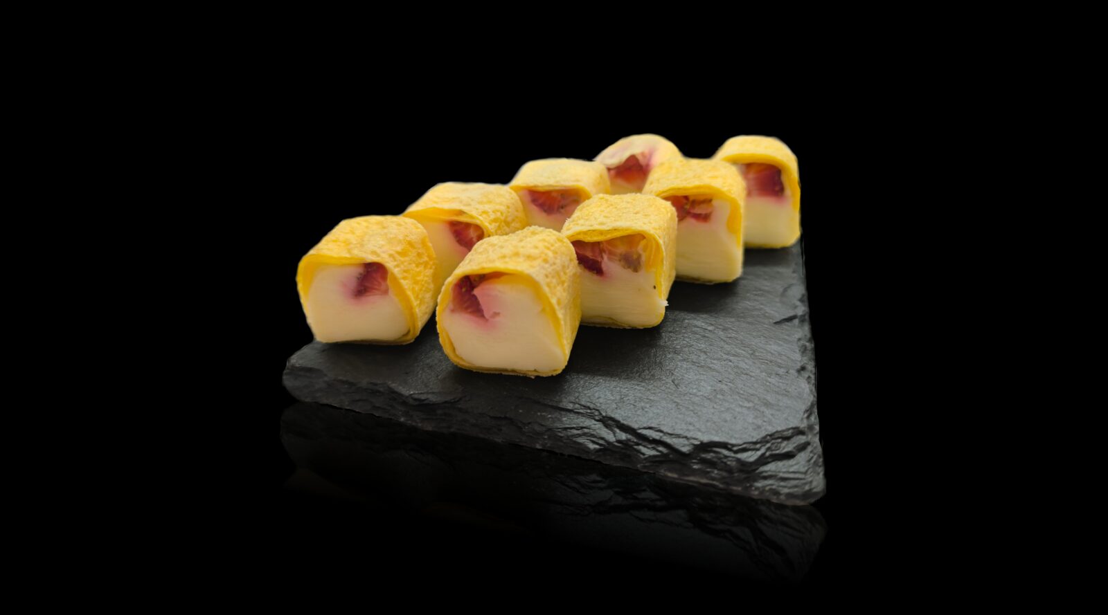 701. Маки с клубникой